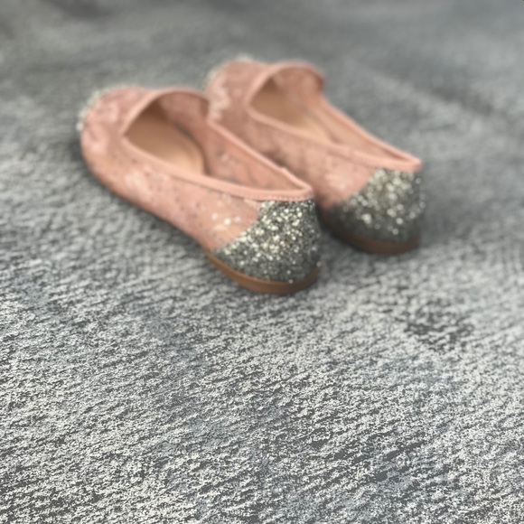 💥NEW ARRIVAL SALE💥Pink & Glitter Dressy Flats - Picture 2 of 7